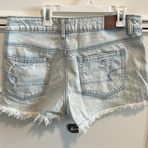 American Eagle Light washed ripped jean shorts - Picture 2 of 2